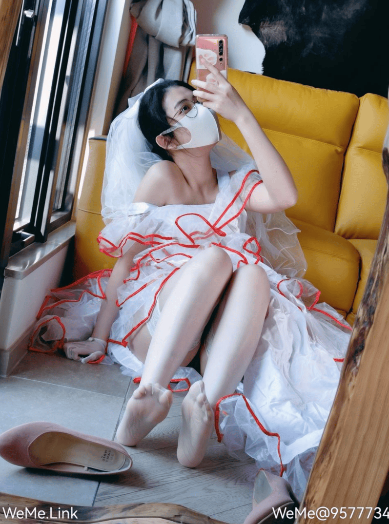 奶咪 - 甜美白红婚纱 第4张图片