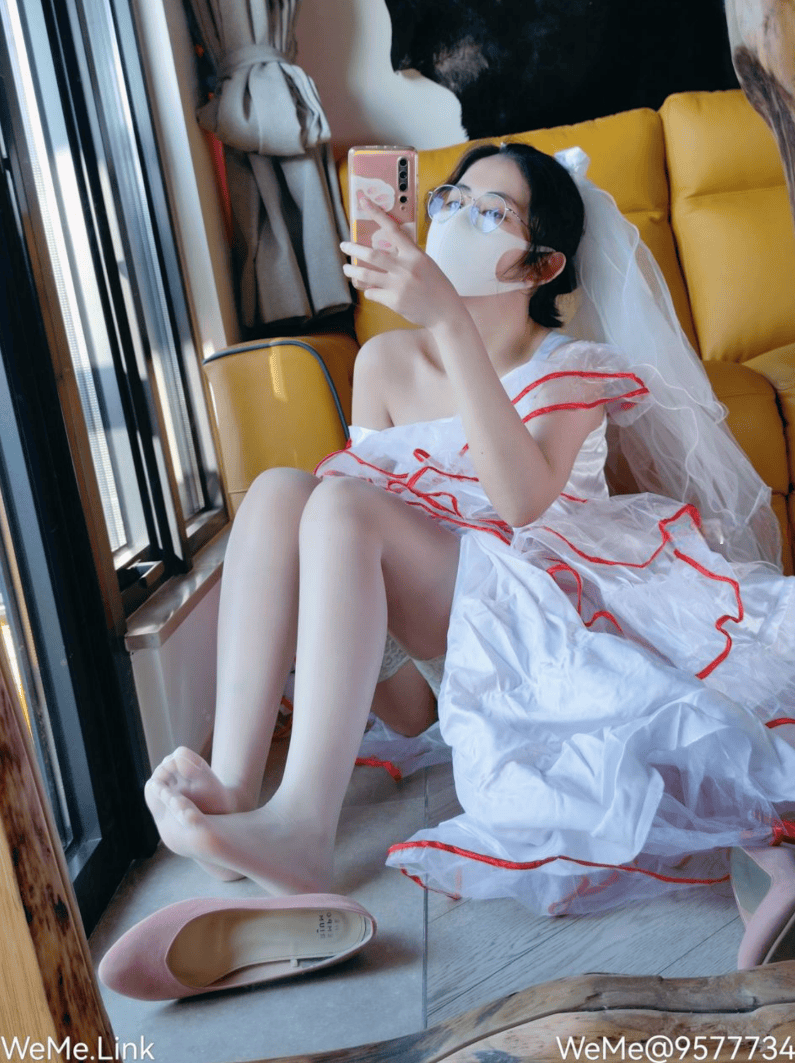 奶咪 - 甜美白红婚纱 第5张图片