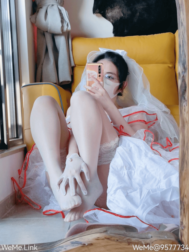 奶咪 - 甜美白红婚纱 第7张图片