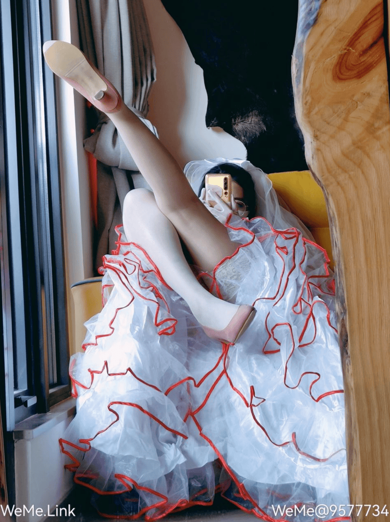 奶咪 - 甜美白红婚纱 第22张图片