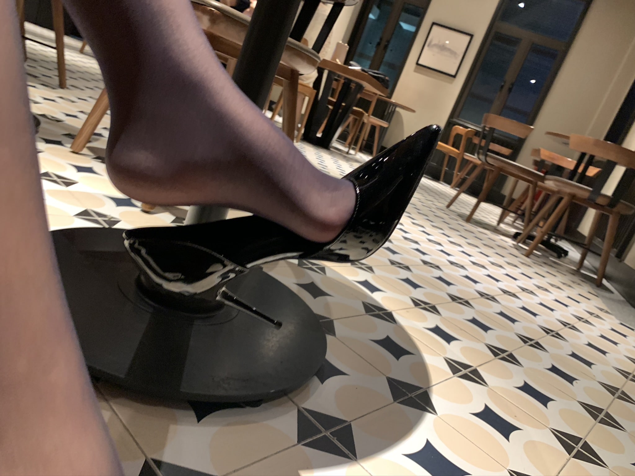 一只哈比猪 - 黑丝格子开衩裙 第37张图片