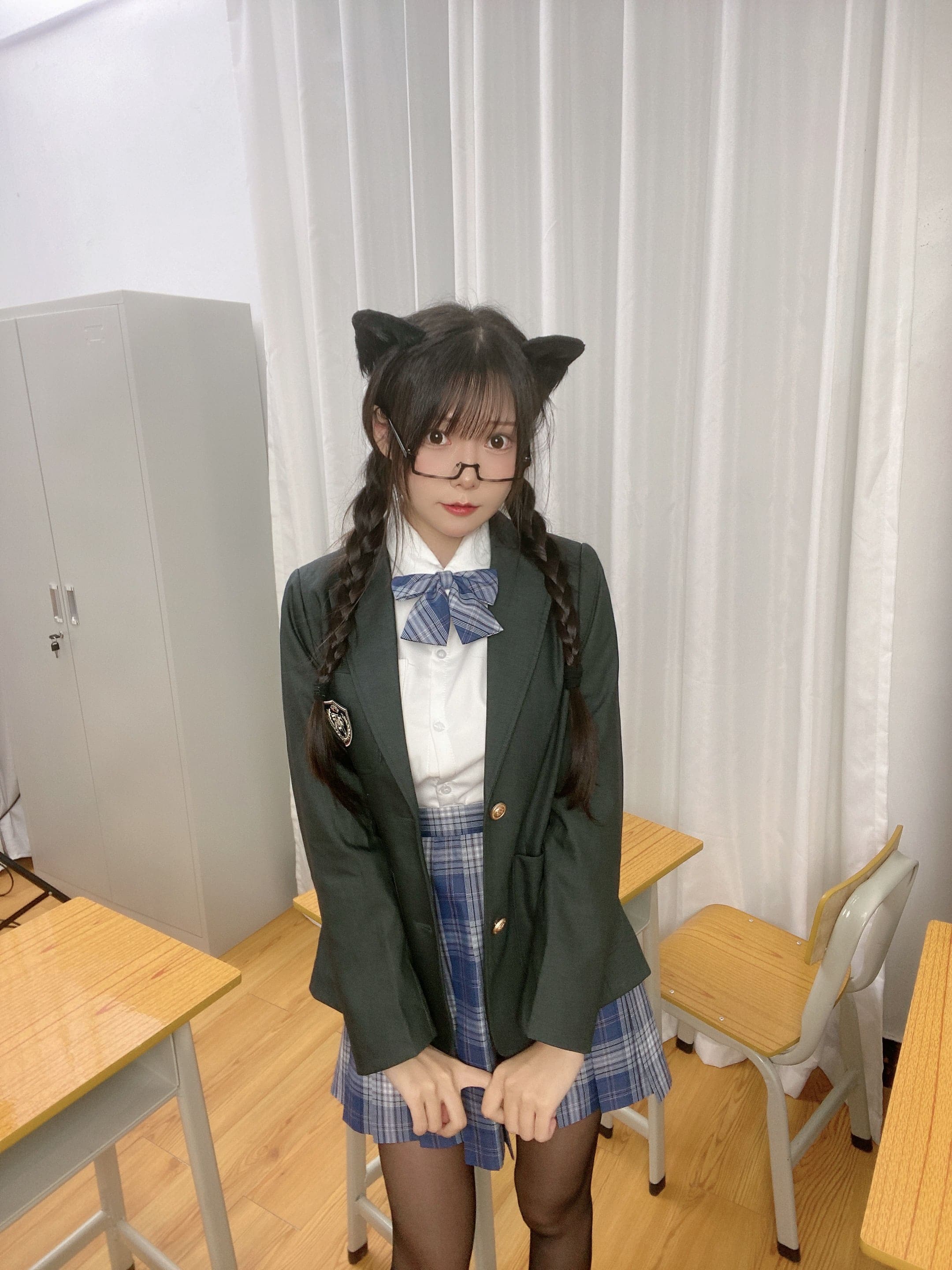 香草喵露露 - 小露乱撞_JK制服自拍 第2张图片