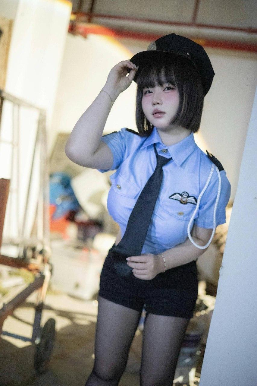 肉团娜子 - 黑丝女安保 第3张图片