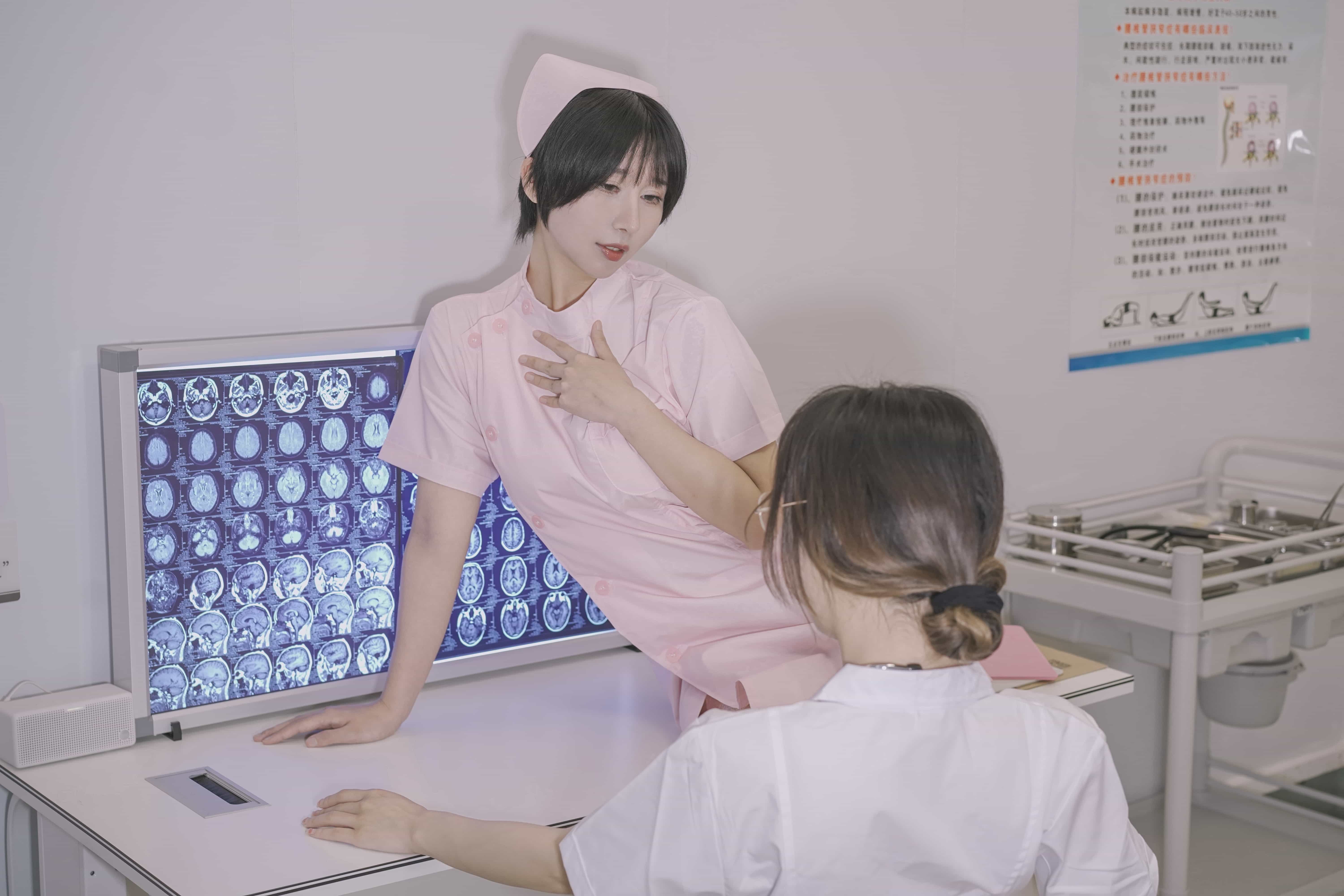 云溪溪 - 奶桃_N47医护 第6张图片