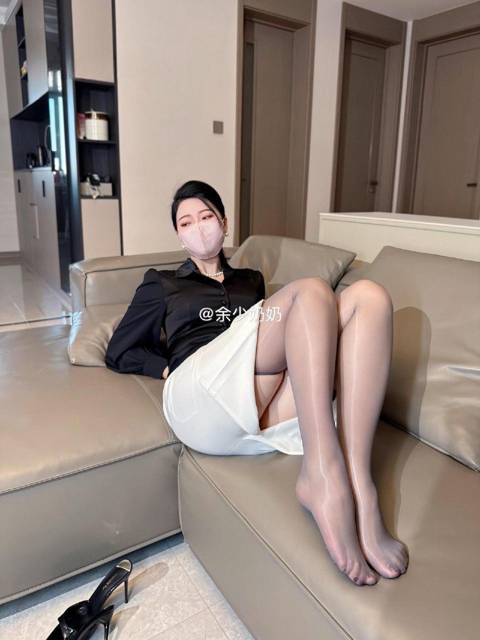 余少奶奶 - 人妻美足 第3张图片