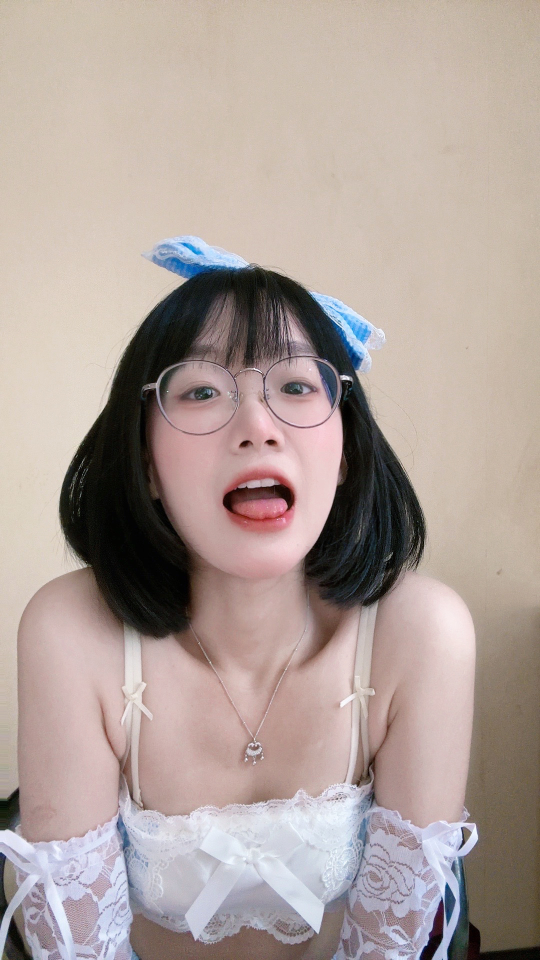 王胜利 - 吊带蕾丝情趣 第12张图片