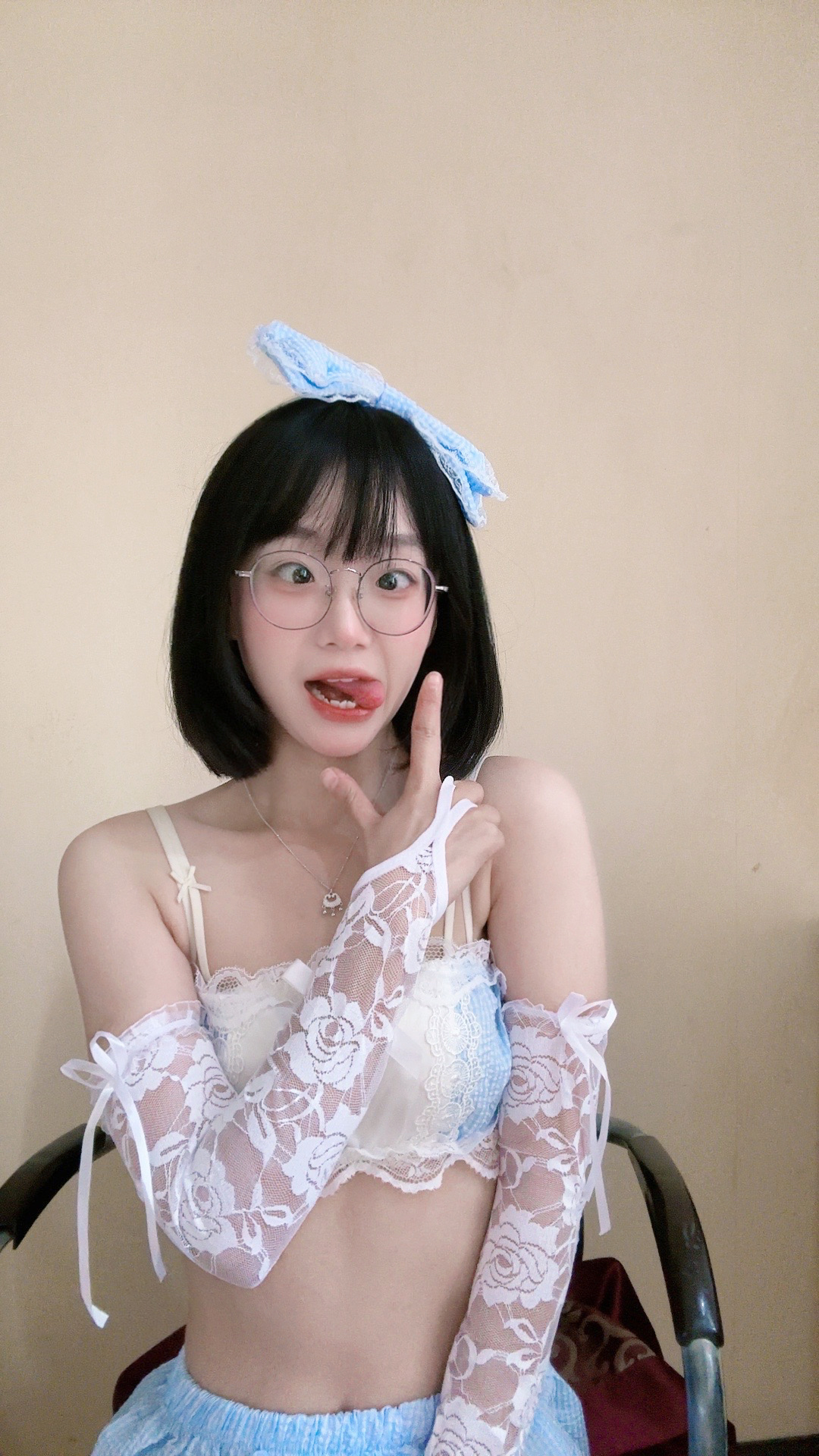 王胜利 - 吊带蕾丝情趣 第17张图片