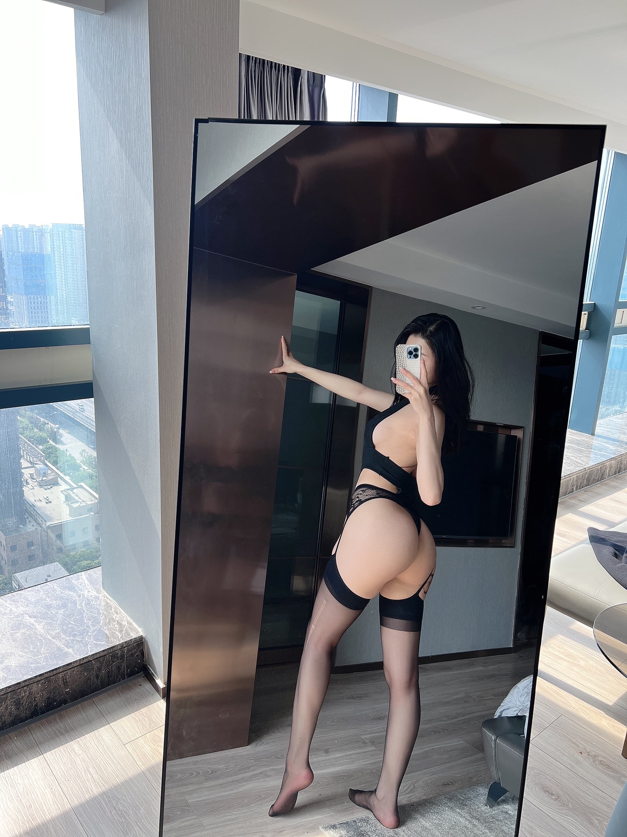 金希儿 - 你们喜欢的黑丝蜜桃臀 第17张图片