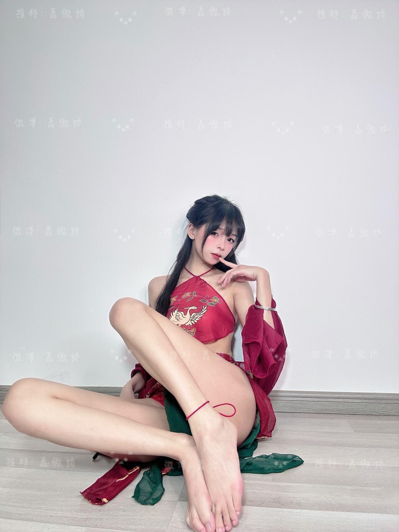 聂傲娇 - 红艳肚兜 第16张图片