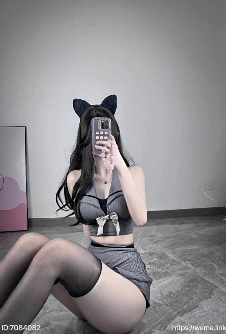 立刻优优 - 灰色露脐吊带 第31张图片